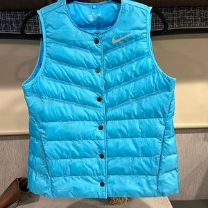 Nike Aeroloft Women's Golf Vest Water Resistant Turq. medium. Silver swoosh